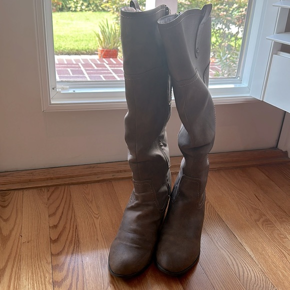Brown tall boots - Picture 5 of 7